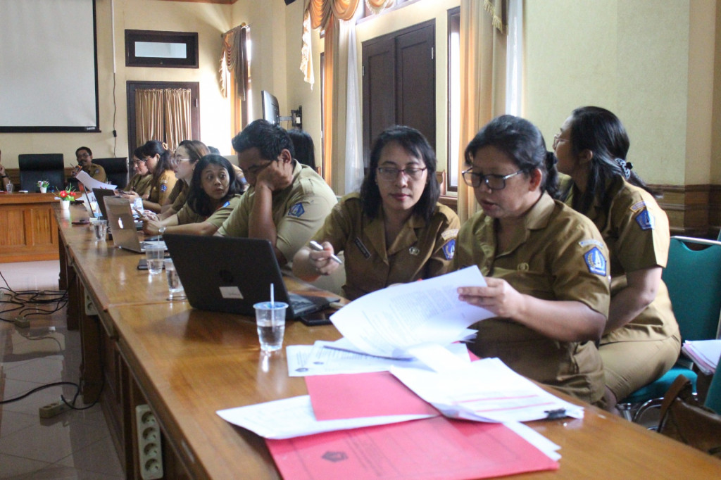 Diskerpus Kabupaten Badung Melaksanakan Pembinaan dan Pengawasan Kearsipan pad Dinas Kesehatan Kabupaten Badung